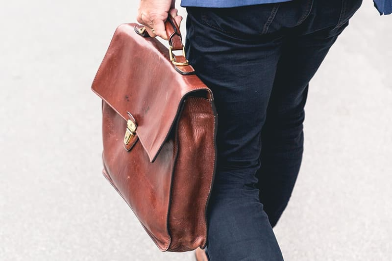 مدیریت کسب و کار خود را به ابزار هوش مصنوعی بسپارید