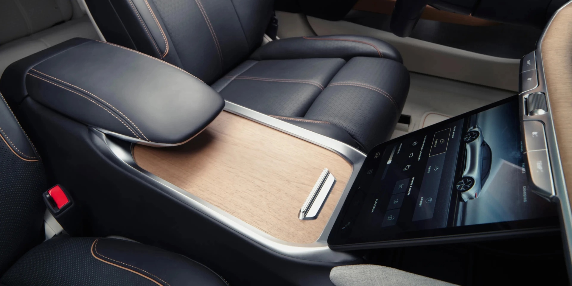 رکورد جهانی Lucid Air | پیمودن ۱۲۰۵ کیلومتر با یک بار شارژ 4 نمای داخلی لوکس خودرو Lucid Air Grand Touring