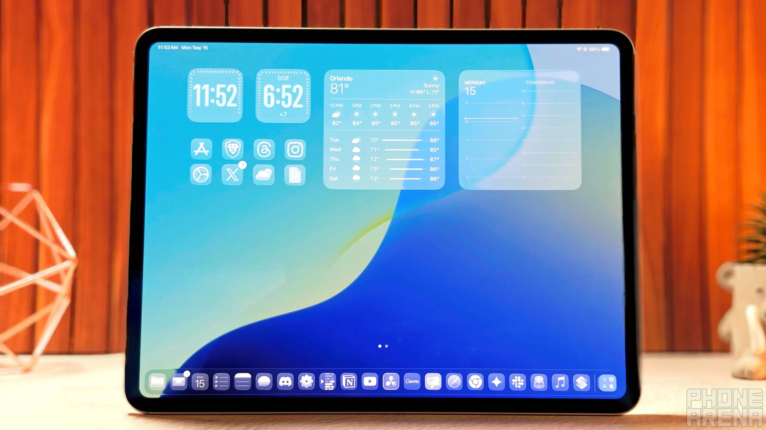 iPadOS 26 چیست؟ نگاهی به بزرگ ترین آپدیت تاریخ آی پد 3 مدیریت پنجرهها در آیپد شبیه مک با iPadOS 26