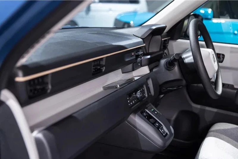 معرفی خودروی برقی کوچک و هوشمند هوندا 3 طراحی داخلی هوندا N-ONE e با نمایشگر دیجیتال و فرمان چرمی