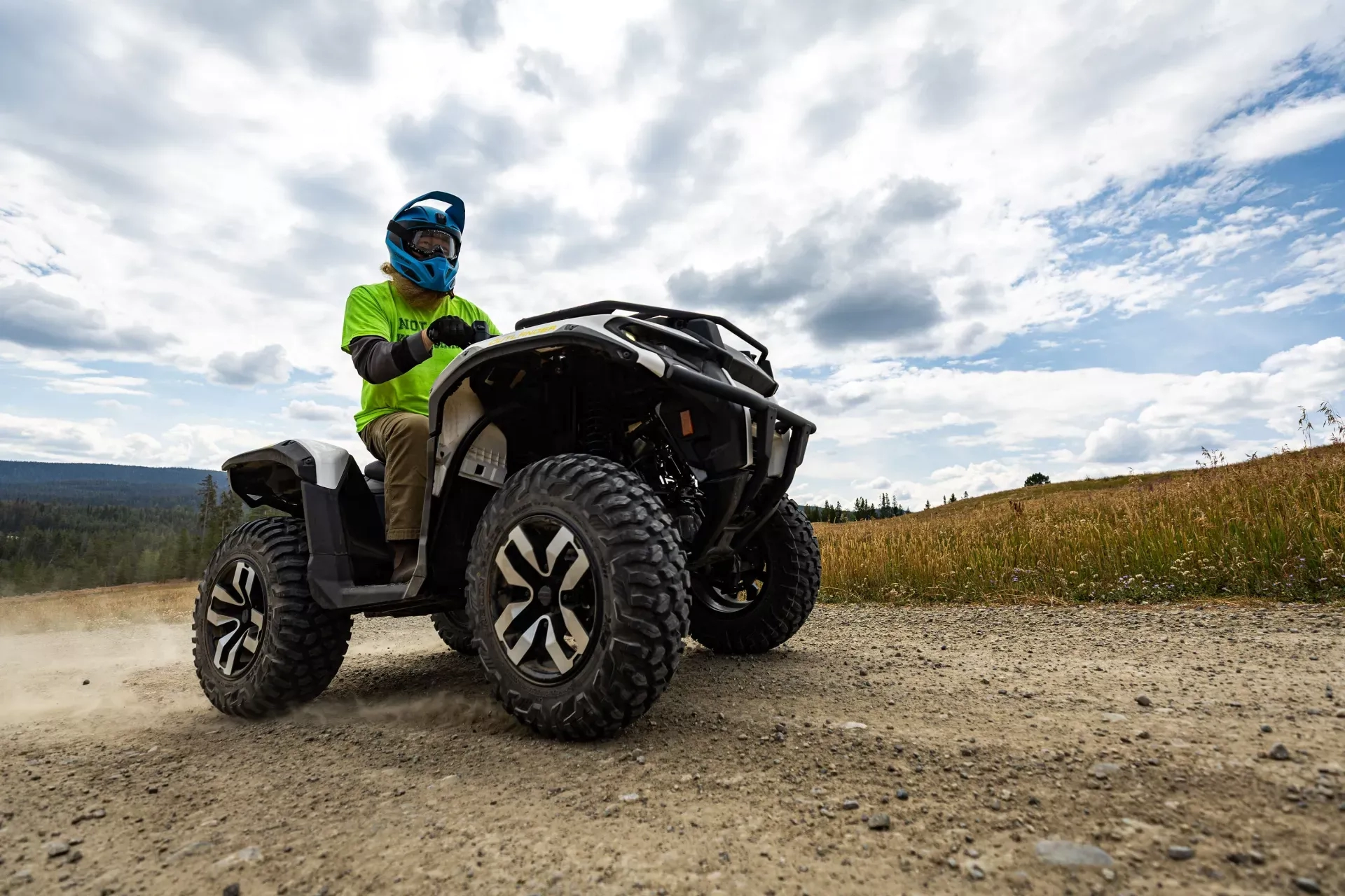 بررسی تخصصی ATV برقی Can-Am Outlander 2026 3 Modern design and LED lights on the Can-Am Outlander electric ATV