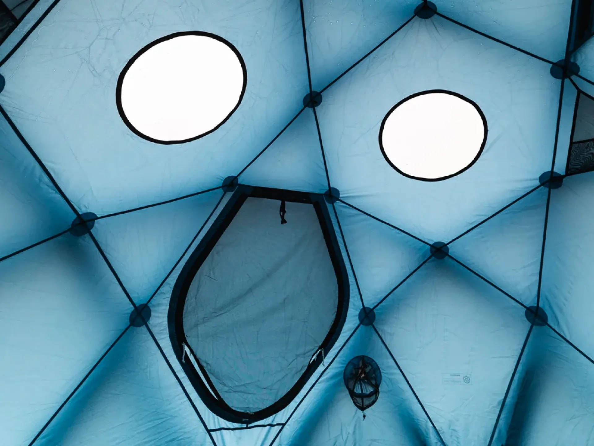 چادر Heimplanet Mavericks Blue Ice | پناهگاهی در دل طوفان 3 نصب سریع چادر بادی Mavericks Blue Ice در باد شدید