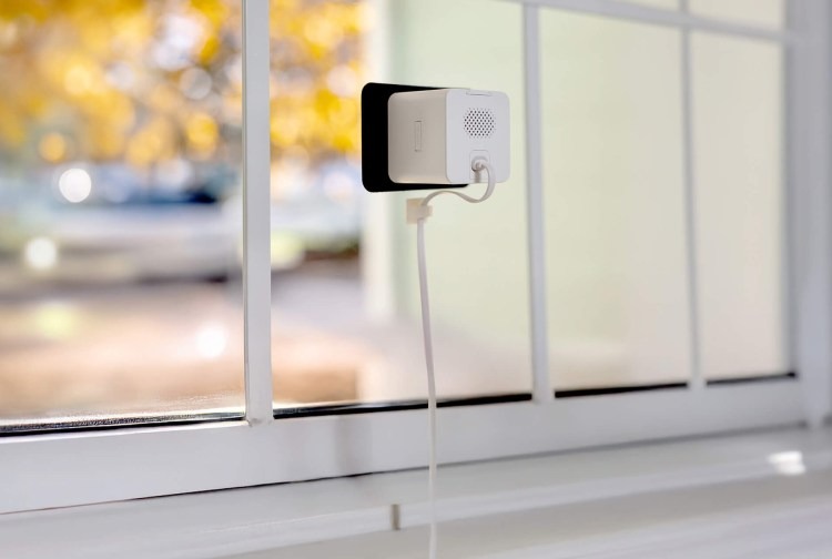 دوربین امنیتی وایز | معرفی Wyze Cam v3 با قابلیت پنجرهای 3 نمایی از کیفیت تصویر دید در شب Wyze Cam v3 از پشت پنجره