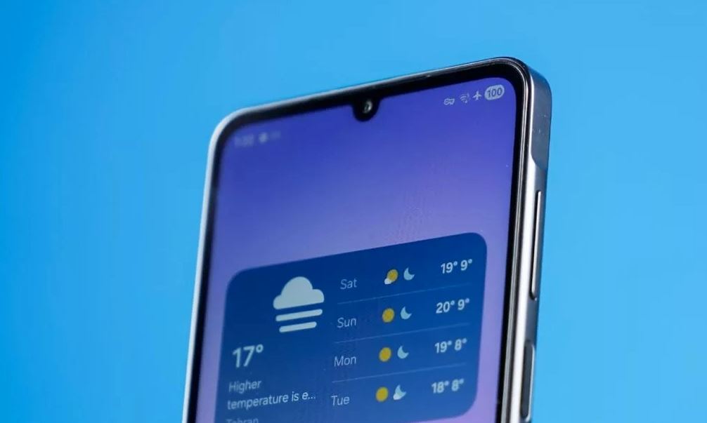 سامسونگ گلکسی A07 اقتصادی به میدان رقابت وارد شد 2 تصویری از گوشی سامسونگ گلکسی A07 از نمای جلو با نمایشگر روشن و رابط کاربری One UI Core